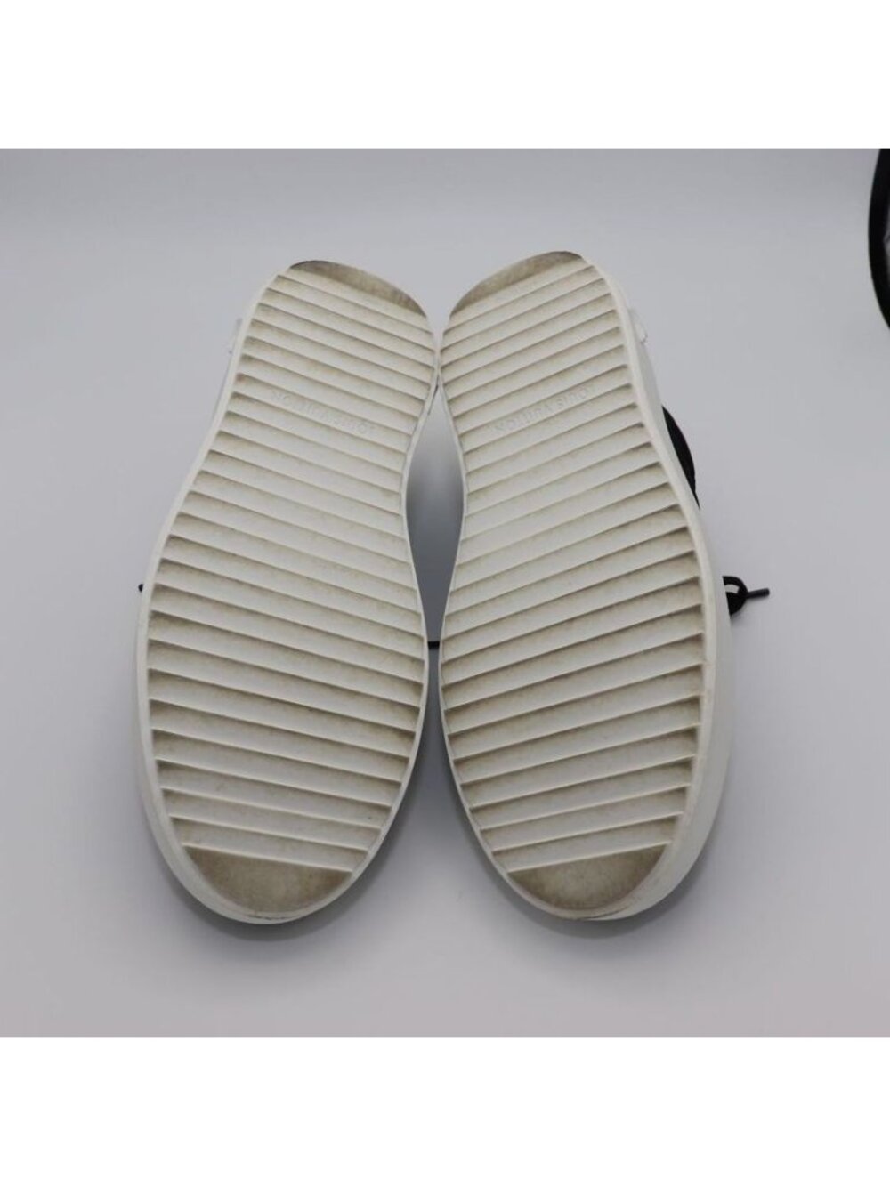 Louis Vuitton Monogram Time Outlines Leather Suede Sneakers - Picture 15 of 15